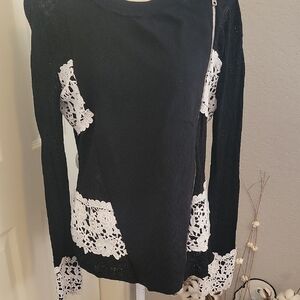 Elegant Black and White Lace Women's Top With Side Zip